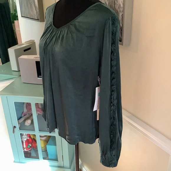 #272 NWT Nine Britton Green Long Sleeve Poet Sleeve Top Size Medium - Picture 8 of 12